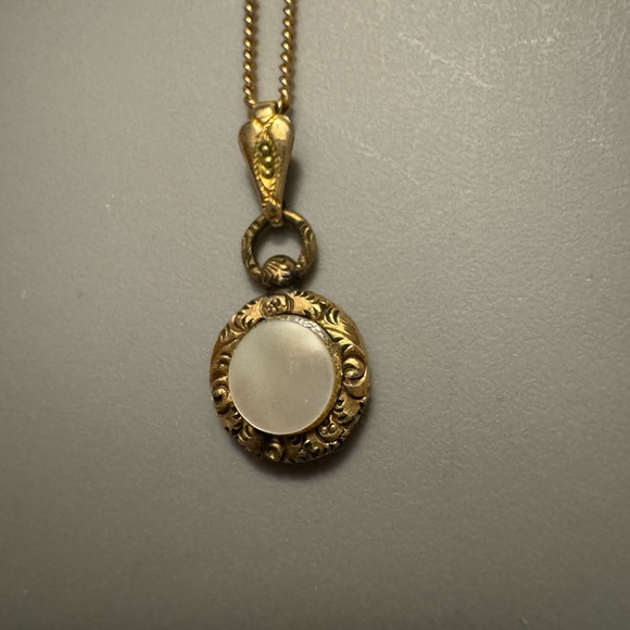 Jewelry - Antique mother of pearl small locket in gold filled